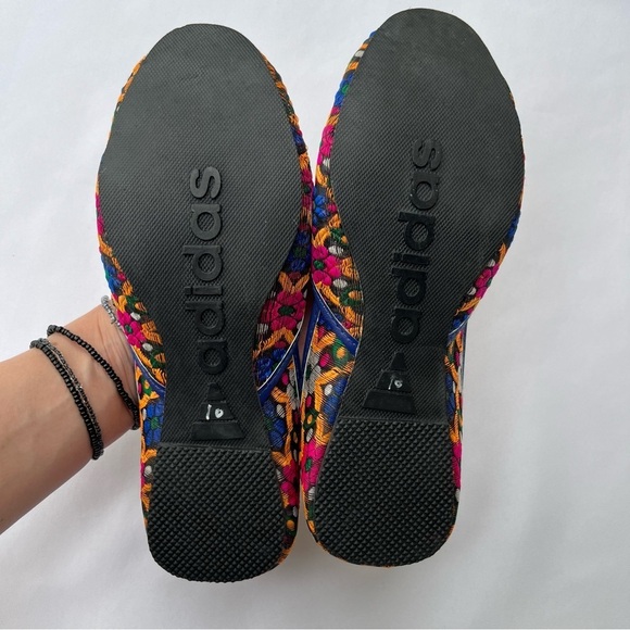 adidas Punjabi Jutti Mojari Embroidered Jingle Bellies Flat Shoes Size 7/7.5 - Picture 15 of 15